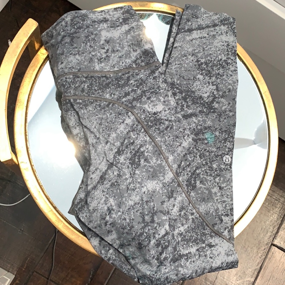 Brand new lulu lemon ankle cropped leggings